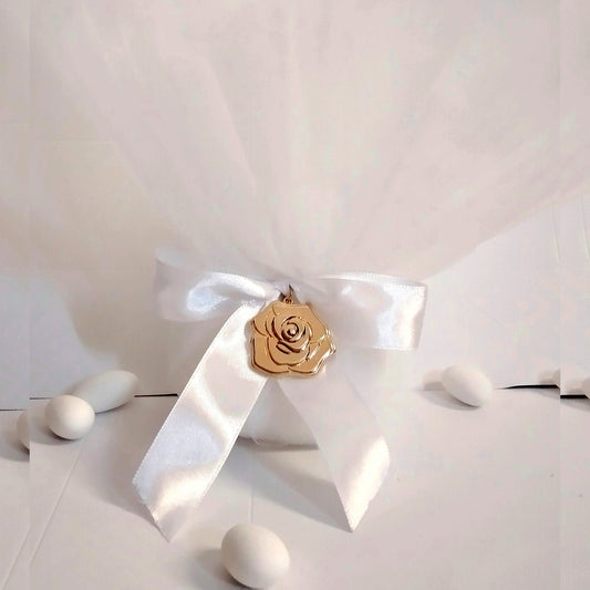 Μπομπονιέρα Γάμου Λευκή Τούλινη με Τριαντάφυλλο